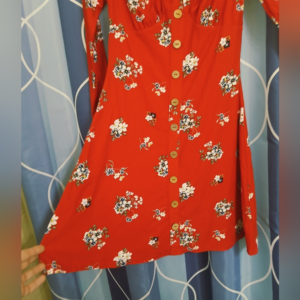 Red Floral Mini Off-shoulder Dress W/ Faux Buttons & Ruffled Neckline Medium - Picture 7 of 14
